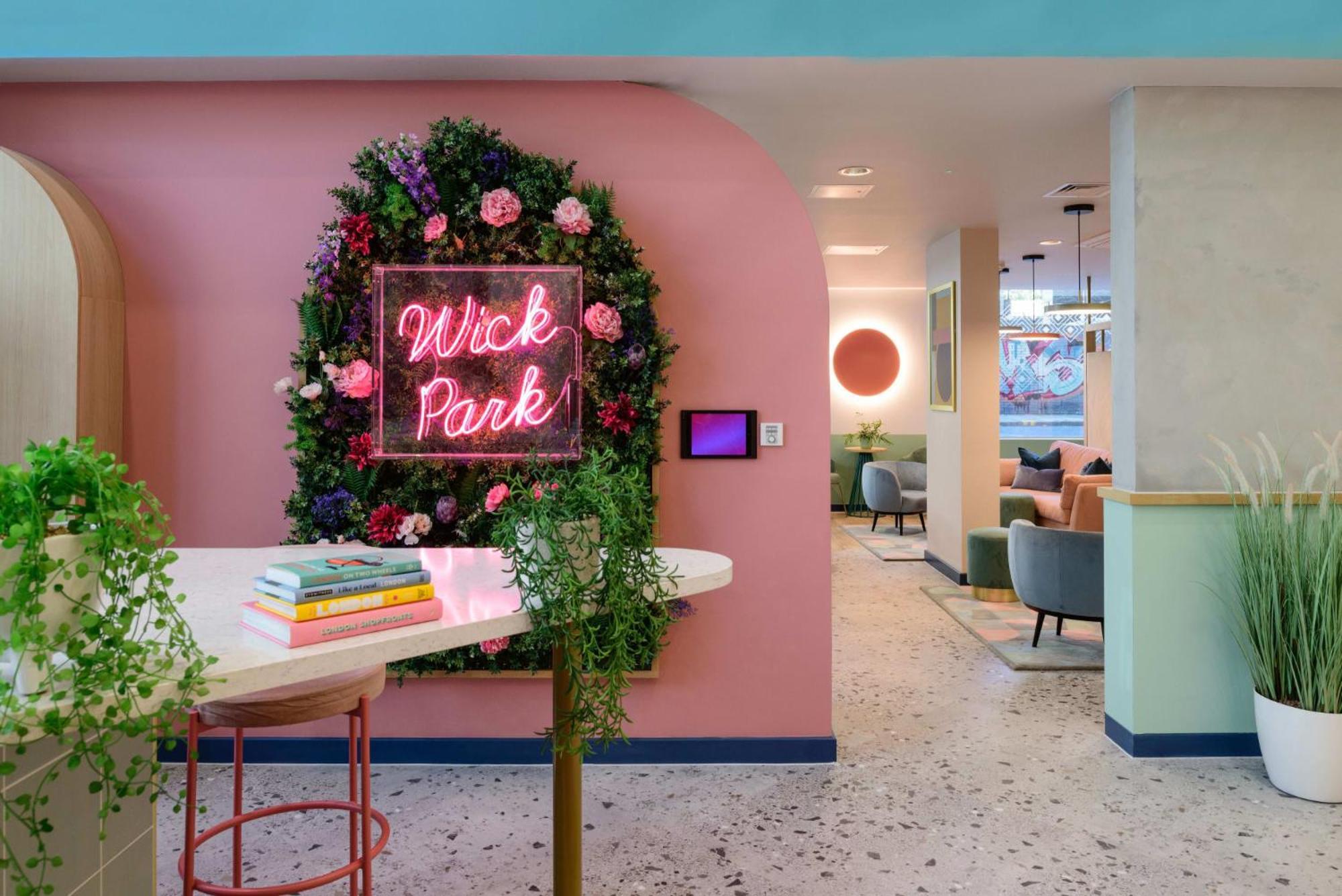 Wick Park In Apartment London